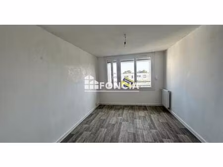 appartement t2 / résidence rénové / cave / parking