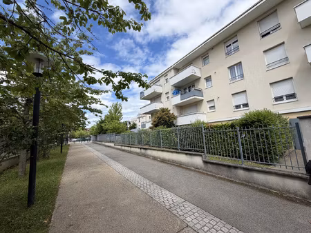 f3 avec grand balcon et vue dégagée