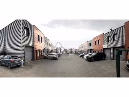 entrepôt / bureaux 224 m² á louer
