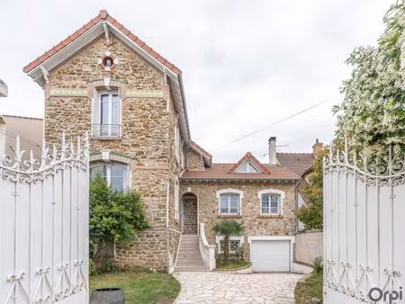 maison de caractère à vendre entièrement rénovée 142 m² avec réception de 66 m²  jardin pl