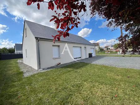 location maison 3 pièces  78.00m²  château