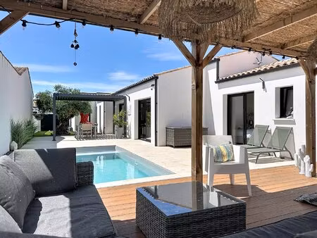 maison contemporaine avec piscine et suite parentale à 20 min de la rochelle