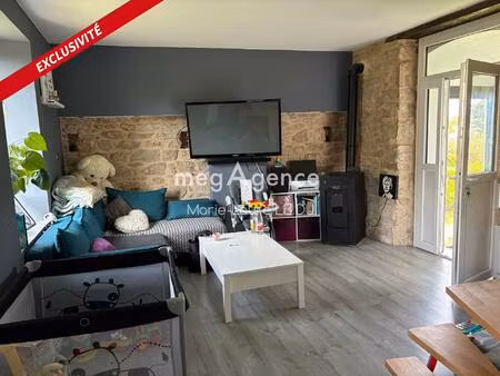 maison pierre rénovée des années 30 enduite sur cave  2 chambres