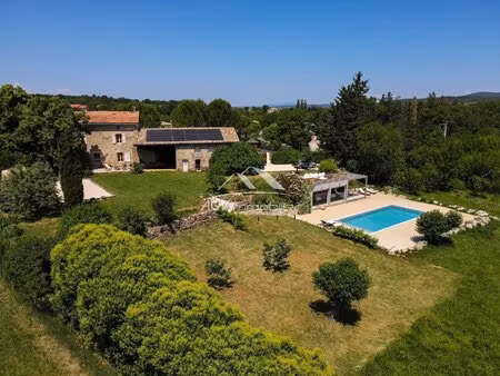 entre uzès et les cévennes - mas en pierre sur 2 7 hectares - 6 chambres