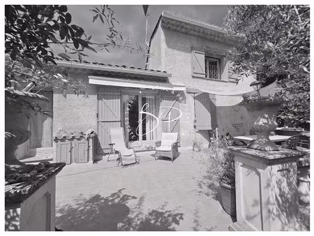 proche lorgues  maison de hameau pleine d'âme avec vue imprenable sur les vignes