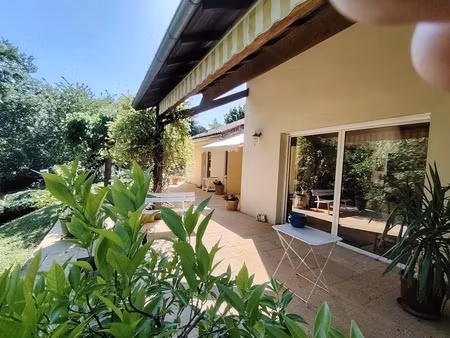 a vendre  villa d'architecte dans un havre de paix situé à migné auxances