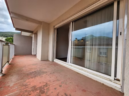 secteur petite provence t2 avec terrasse  cave et parking pr