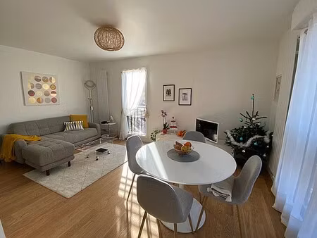 appartement 2 chambres meublé avec accès handicapé  garage et ascenseur
