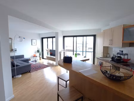 dernier etage : t3 lumineux