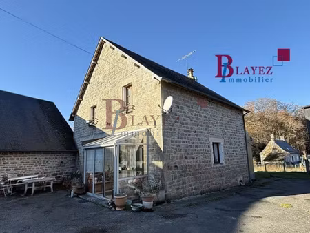 ferme de pays avec maison  grange  hangar & source