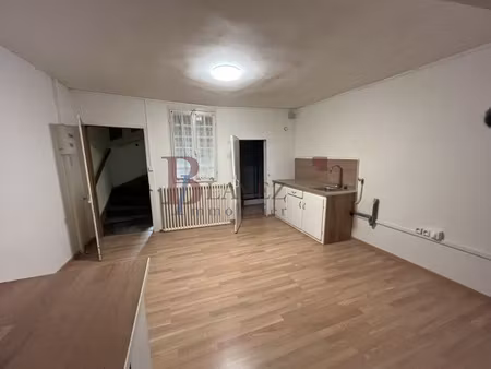 maison divisée en 3 appartements avec garage