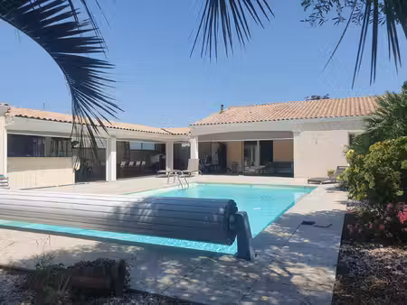 villa contemporaine de 154 m² avec piscine