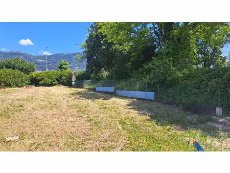 terrain plat et viabilisé la ravoire 511 m2