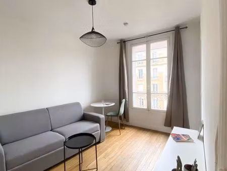 studio lumineux 18 m² refait à neuf