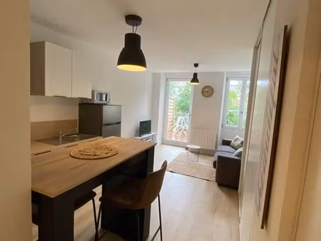 studio meublé avec balcon
