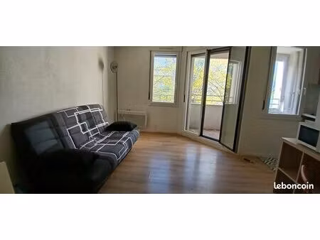 location studio meublé