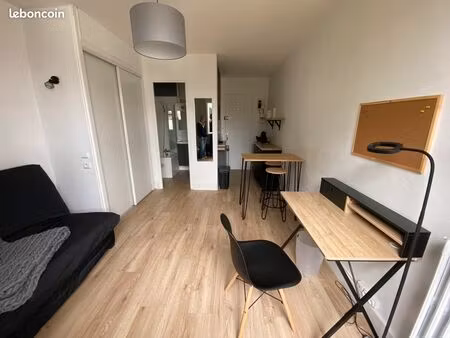 studio meublé avec parking centre ville proche lycées et facs