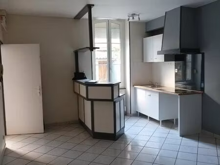 appartement avec cour privative  centre ville