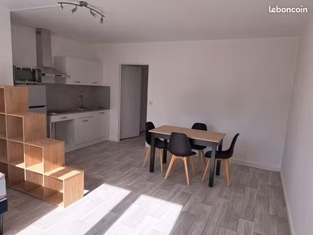 studio rénové dans résidence calme et idéalement située