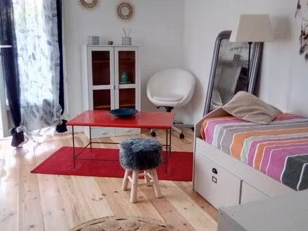 location studio meublé