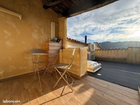 très beau studio 32m2 avec terrasse