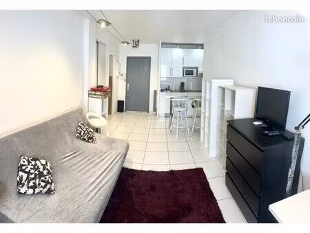 joli studio meublé vieux port criée