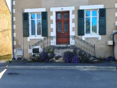 a louer issoudun maison individuelle avec jardin