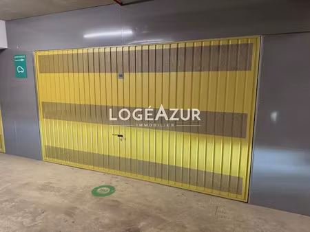 location parking 25 m² à antibes (06600)  340 €