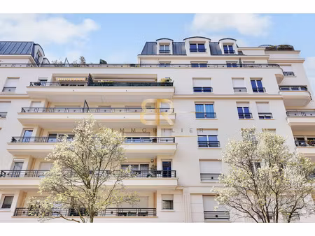 3 pièces 52 m2 dernier étage ascenseur balcon filant c