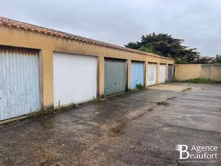 vente garage et parking à saint-gilles-croix-de-vie (85800) : à vendre / 17m² saint-gilles