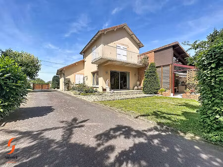a vendre  maison avec un parc arboré de 2000 m²