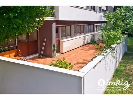 2 pièces avec grande terrasse et vue sur le bois
