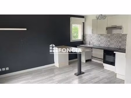 charmant f2 en duplex avec place de paking à deux pas du centre-ville