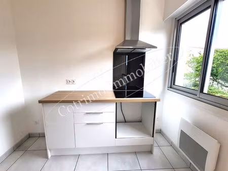 appartement t3 genas centre - 63 m2 environ+ 1 place de parking