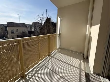 appartement - 2ème étage - 80 74 m2 - 4 pièces - non meublé