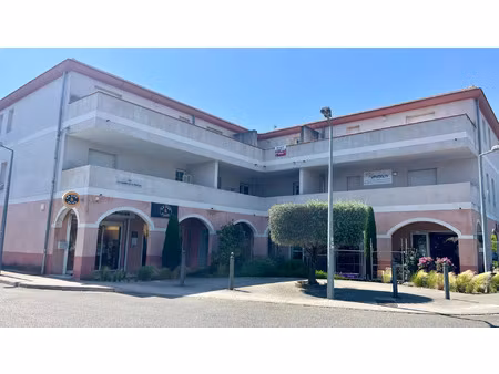 local commercial bouc bel air 81m²