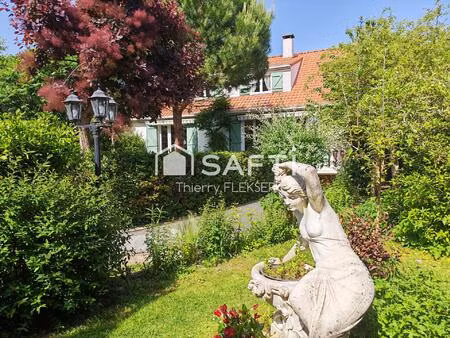 belle maison familiale avec sous-sol total  garage et beaux volumes.