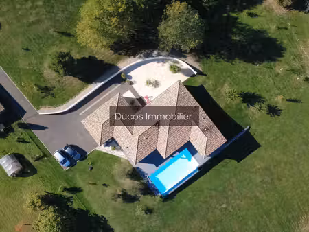 maison contemporaine cocooning avec piscine vue paronamiqu