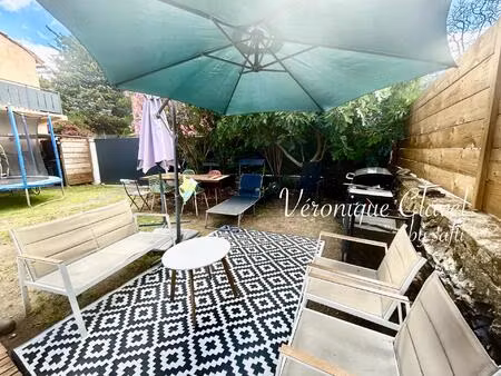 villa de 75m2 avec grand garage/atelier et jardin de 385m2 au calme