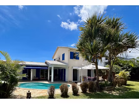 villa contemporaine t5 avec piscine à sainte-marie