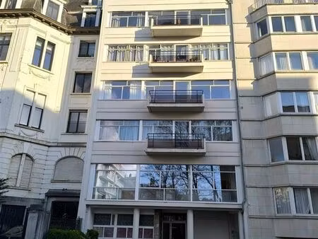 appartement à vendre avec terrasse et 1 chambre   ixelles (vbe31197)