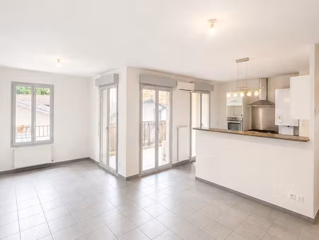 l'arbresle centre t3 76 m2 refait a neuf balcon parking