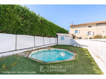 maison avec terrasse  cour et piscine au coeur du beaujolais