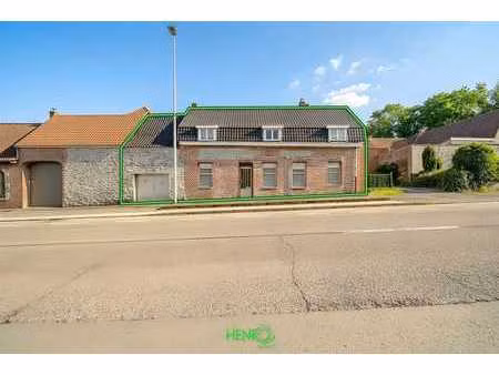 maison 3 façades avec jardin  à 5 min du centre ville.