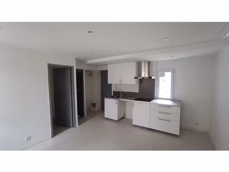 location appartement 2 pièces 28.5 m² à cabasse (83340)  430 €