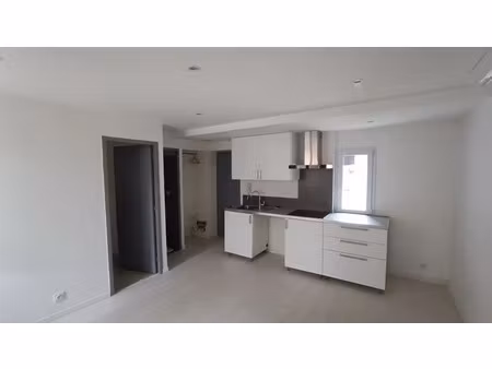 location appartement 2 pièces 28.5 m² à cabasse (83340)  450 €