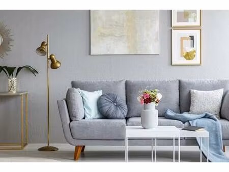 **rare: grand studio avec balcon en étage élevé proche rer a**
