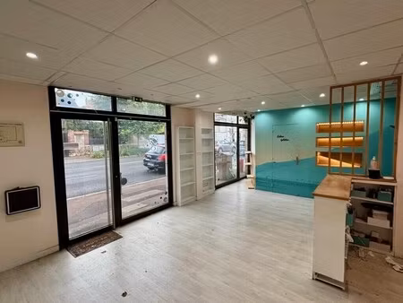 location commerce chatou 78400 56m²