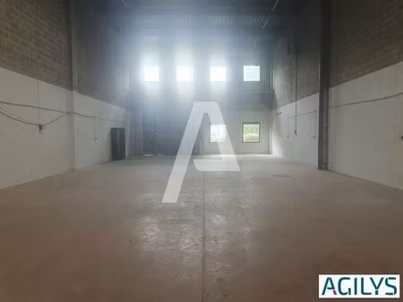 location local d’activités lognes 77185 425m²
