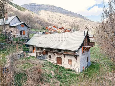 très rare maison de village authentique à valloire  composée de deux propriétés...
